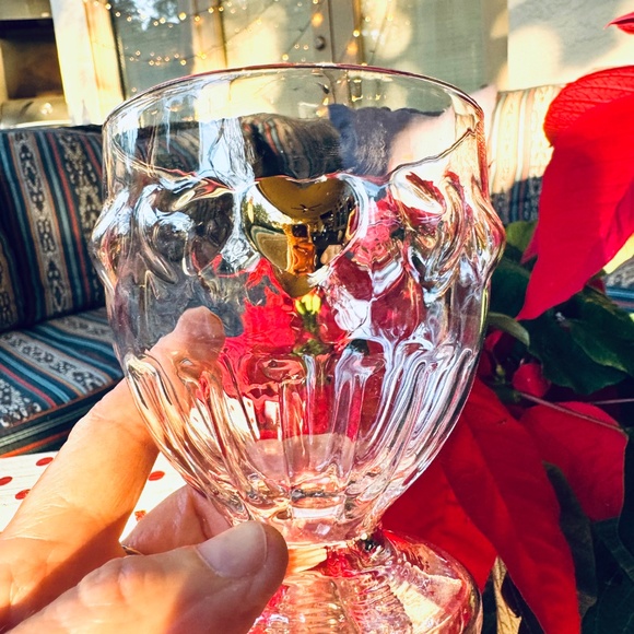 NIB Set of 4 Anthropologie Clara Heart Icon Goblets - Picture 2 of 6